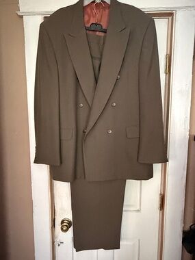 Men's Double-Breasted Brown Suit - Classic Tailored Set